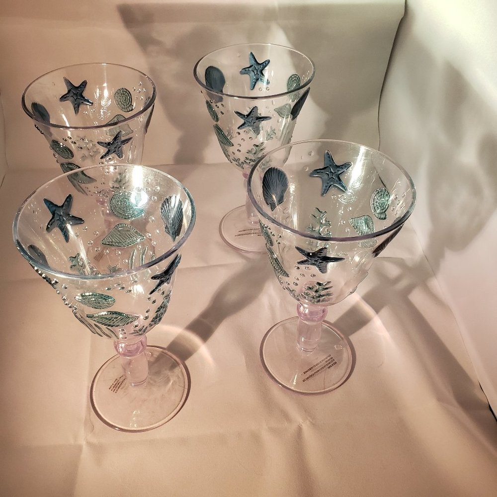 SEASIDE MOTIF PLASTIC WINE GLASSES